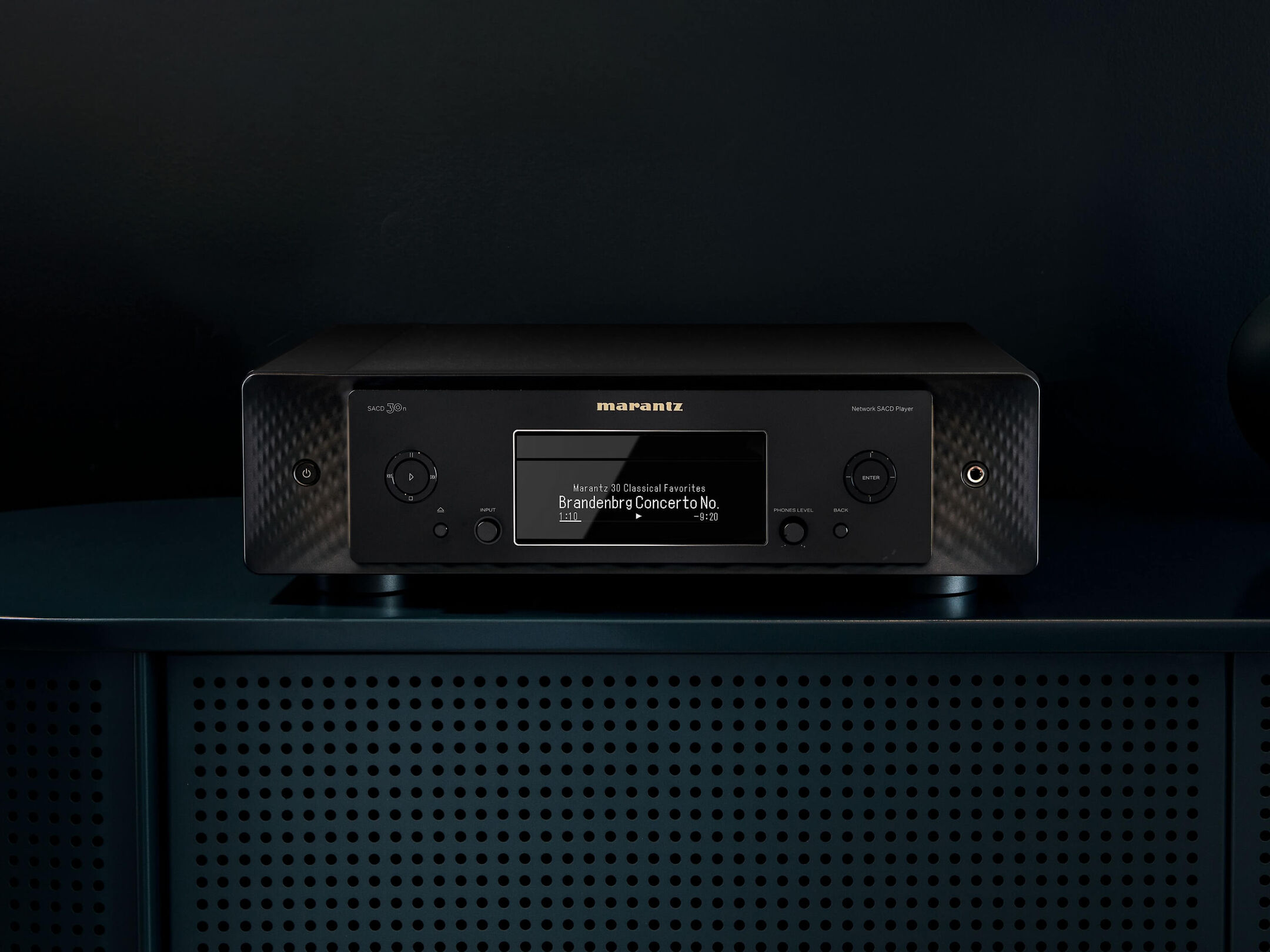 SACD 30n - Back lifestyle view 